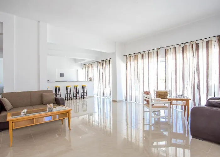 Angelos Aparthotel 3*